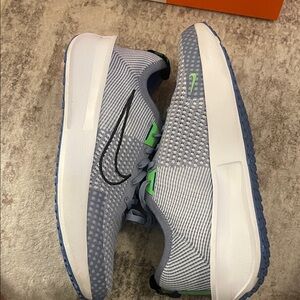 Nike Interact Run 

Size 9
 
Gently worn

Comes with box